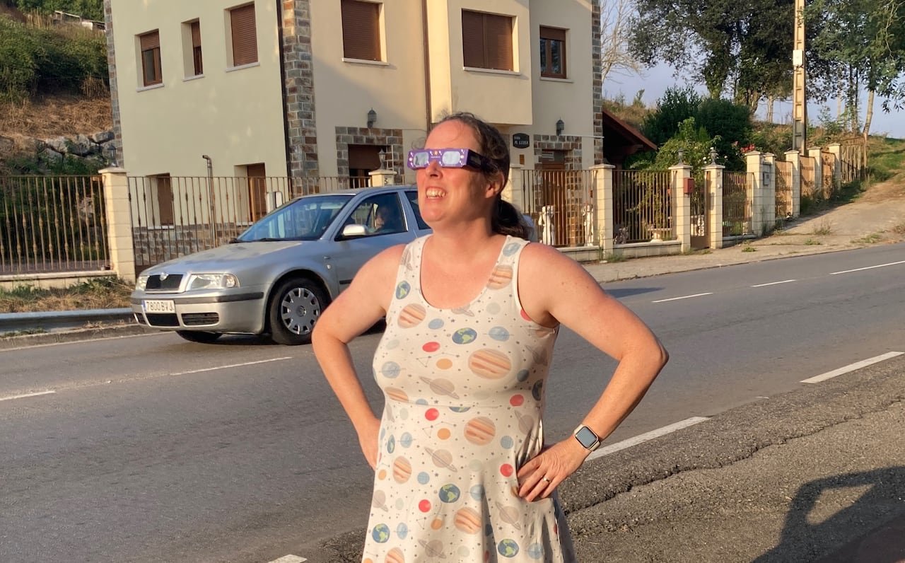 default-375 A woman wearing glasses to watch the solar eclipse in Spain.